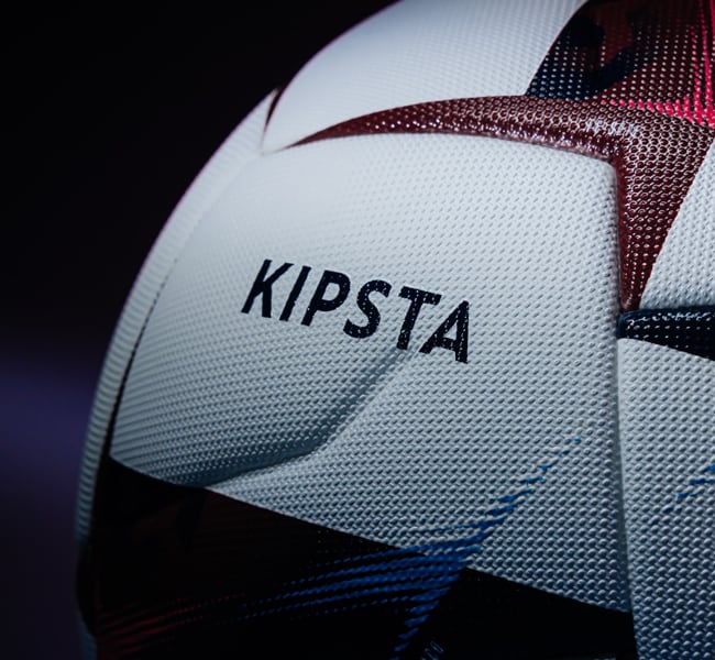 Rainures positionnées tout autour du ballon pour amener une très grande précision de jeu.